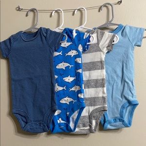 4pc Carters 9 mon Onesies Bundle